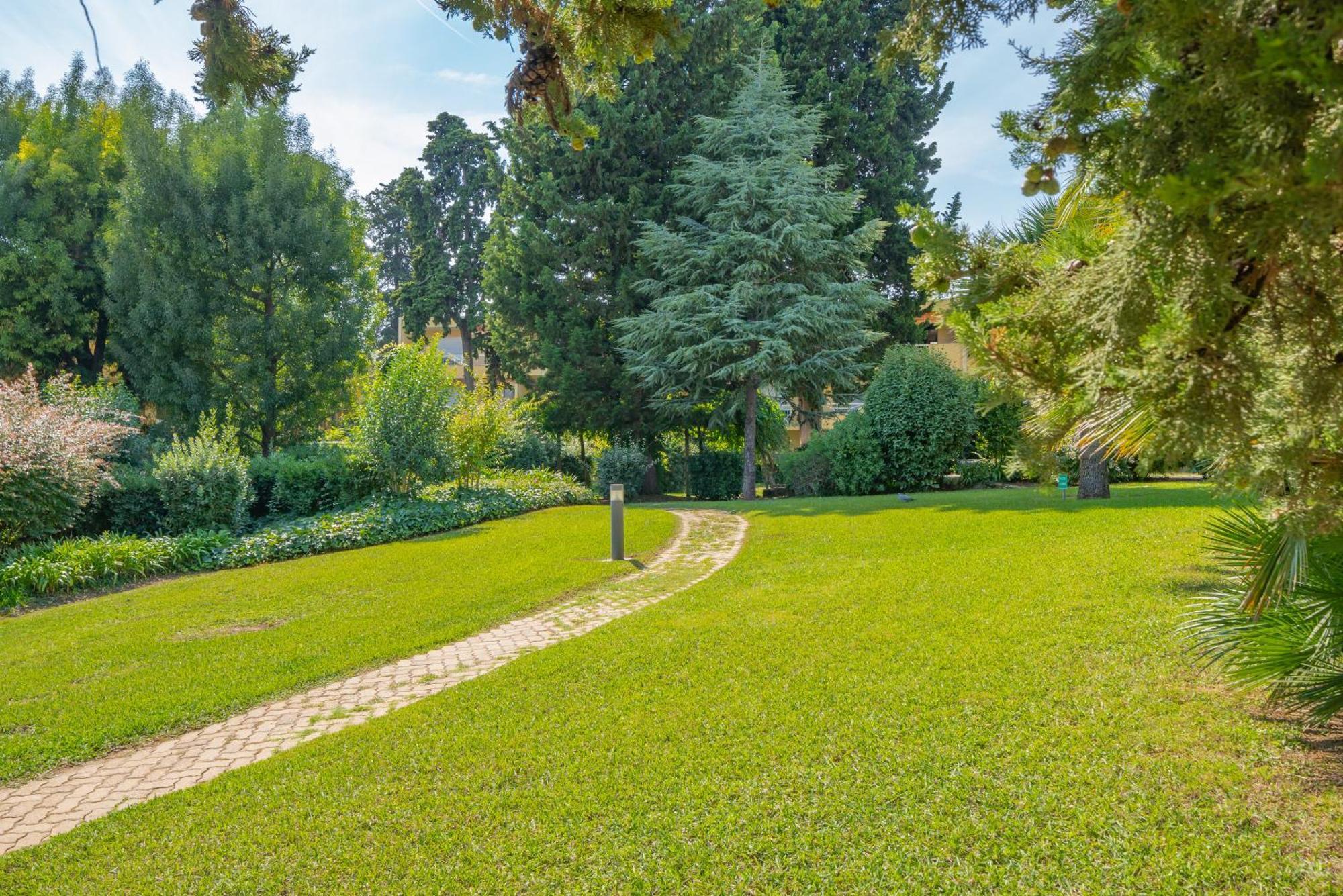 Les 15 Pins & La Mer -Your Green Getaway Near Sea & Beach Antibes Buitenkant foto