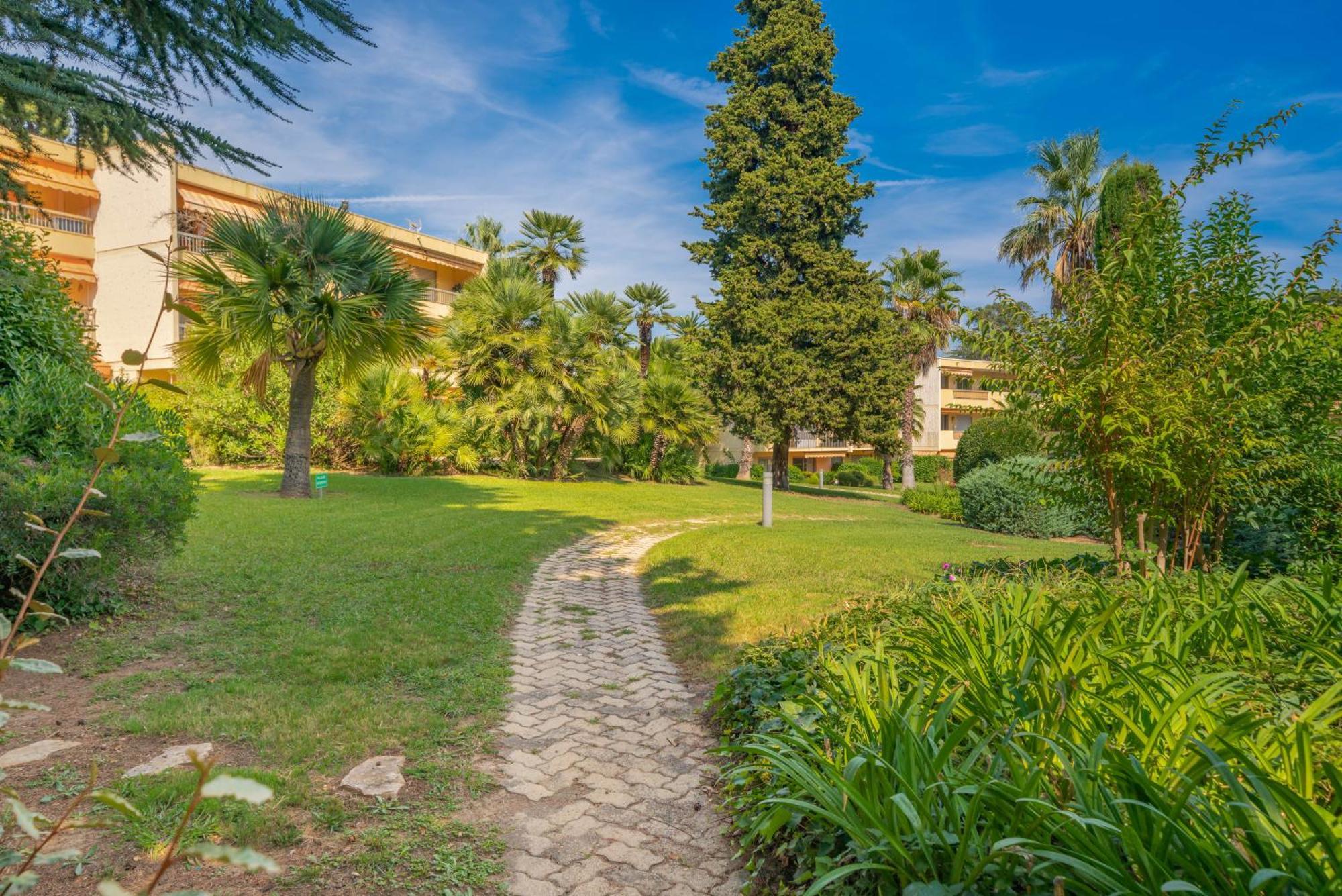Les 15 Pins & La Mer -Your Green Getaway Near Sea & Beach Antibes Buitenkant foto